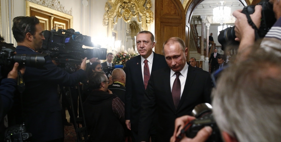 Russian President Vladimir Putin, arrives with Turkey's President Recep Tayyip Erdogan, for a joint news conference, following their meeting in Istanbul, Monday, Oct. 10, 2016. (AP Photo/Emrah Gurel)