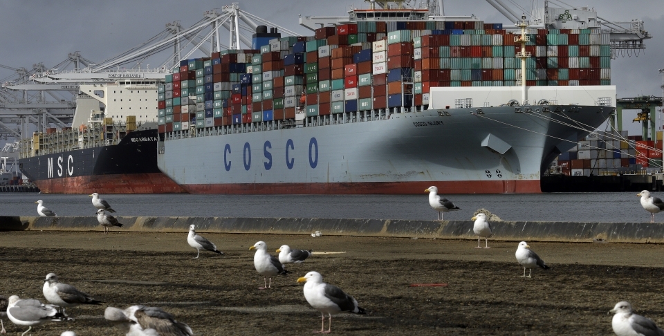 Chinese container ship Cosco Glory waits to be unloaded at the Port of Oakland (AP Photo/Ben Margot, File)