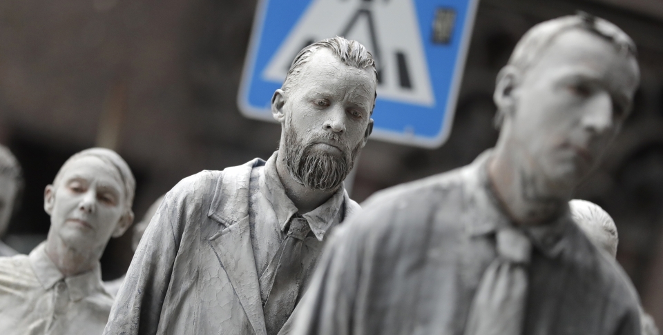 G20 protesters painted like clay figures on the streets of Hamburg (AP Photo/Matthias Schrader)