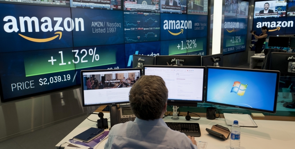 A Nasdaq employee monitors market activity in New York. (AP Photo/Mark Lennihan)