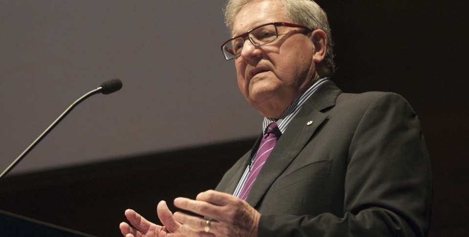Lloyd Axworthy delivering a keynote at a CIGI Lecture in 2012