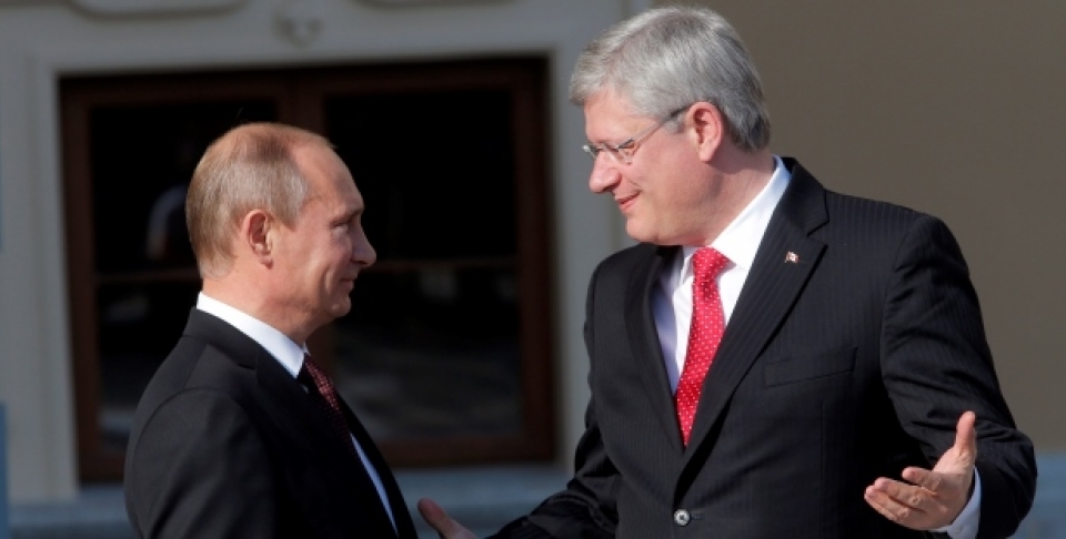Russia's President Vladimir Putin, left, speaks with Canada's Prime Minister Stephen Harper during arrivals for the G-20 summit. (AP Photo/Dmitry Lovetsky)