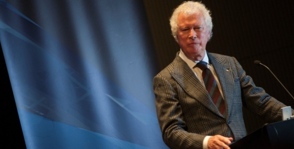 Ken Taylor, Canada’s former ambassador to Iran, addresses the audience in his CIGI Signature Lecture "The Real Story of the Iran Hostage Crisis.” (Lisa Malleck/CIGI)