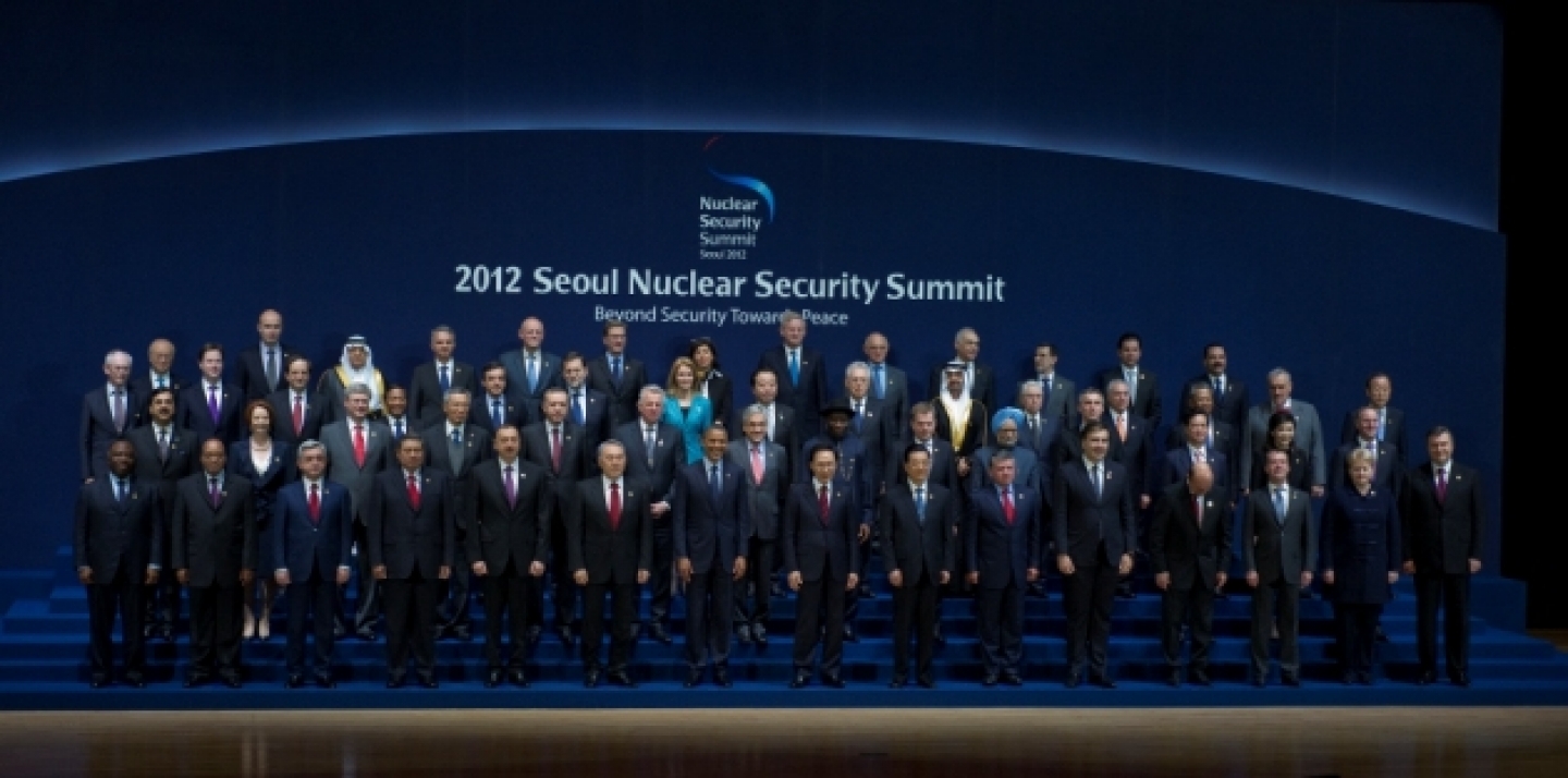 A group photo of world leaders at the 2012 Nuclear Security Summit. (UN Photo/Eskinder Debebe)