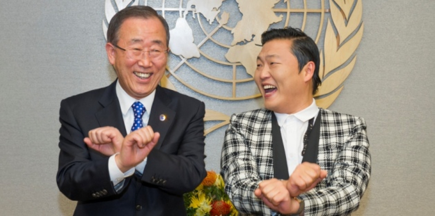 UN Secretary-General Ban Ki-moon (left) attempts one of the dance moves made famous by Psy (right), singer from the Republic of Korea, during their meeting. (UN Photo/Eskinder Debebe)
