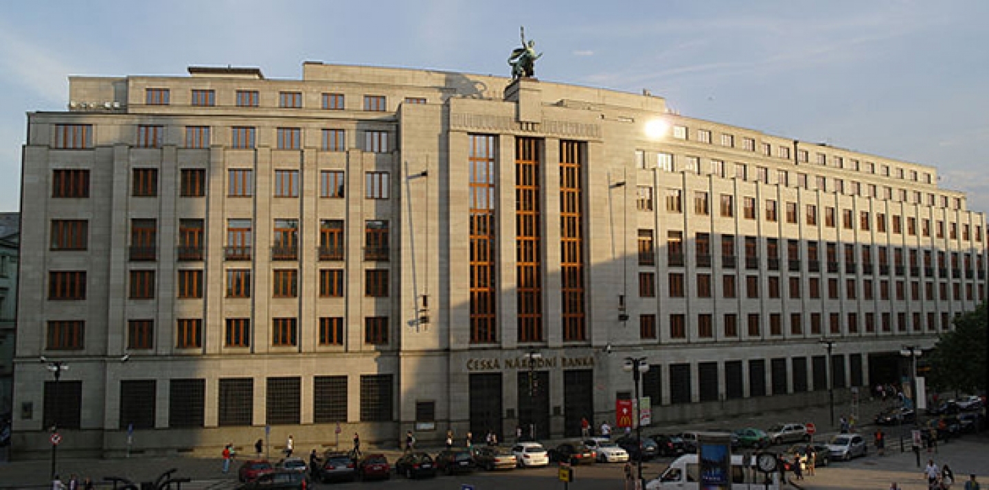 The main building of the Czech National Bank (Česká národní banka) in Prague (Jklamo, Wikimedia Commons).