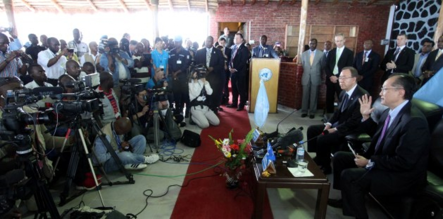 In Goma, DRC, World Bank President Jim Yong Kim and UN General Secretary Ban Ki-moon describe their visit to a local hospital which treats women who were victims of sexual violence during the region's fighting. Photo taken May 2013. (Dominic Chavez/World Bank)