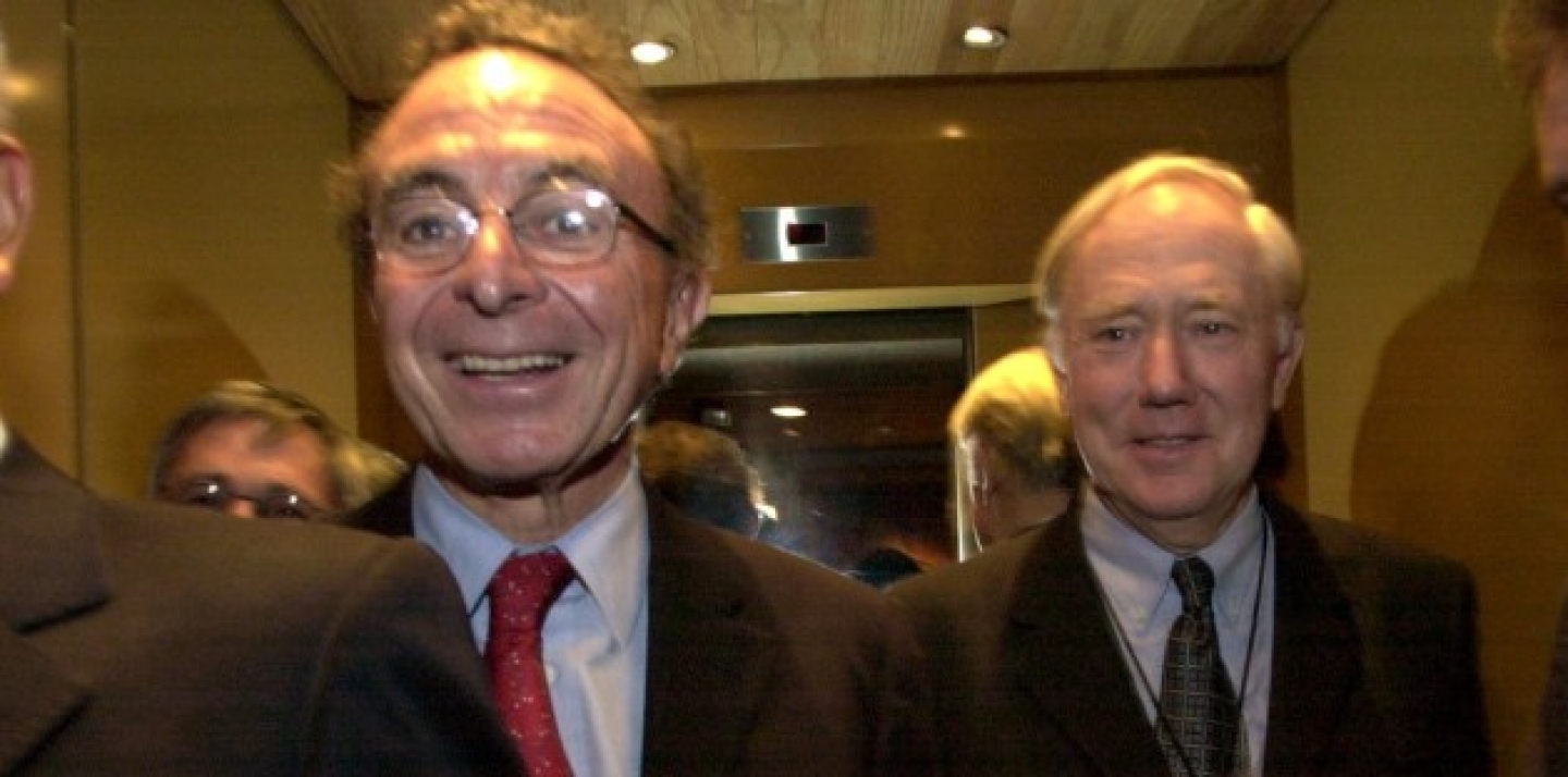 Sir Andrew Crockett, right, attends a news conference with Guillermo Ortiz, governor of the Bank of Mexico, in Mexico City in 2002. (Ginnette Riquelme, Associated Press)