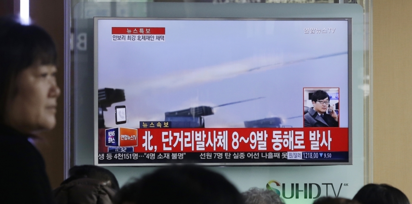 People watch a TV news program showing a file footage of the missile launch conducted by North Korea, at Seoul Railway Station in Seoul, South Korea, Thursday, March 3, 2016. (AP Photo / Ahn Young-joon)