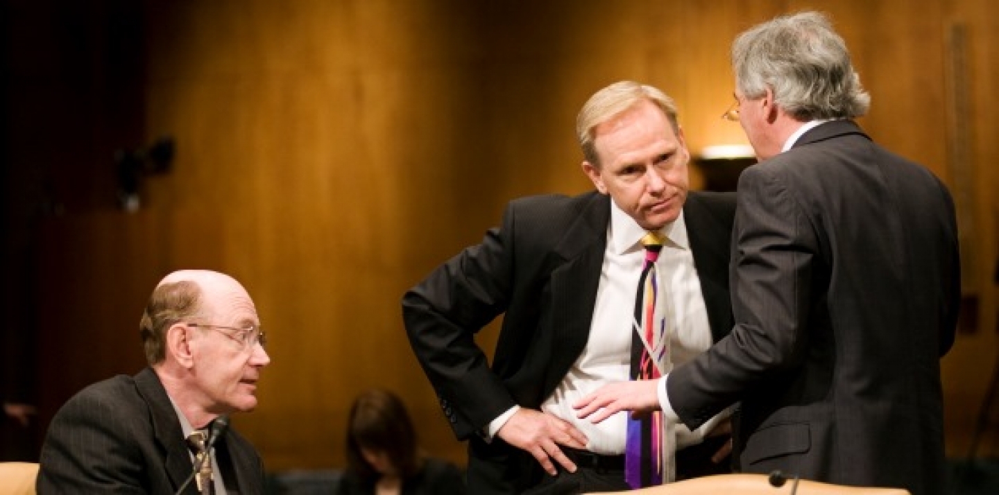 James Vanasek, former chief risk officer, Washington Mutual Bank, left, looks on, as Randy Melby, former general auditor, Washington Mutual Bank, center, confers with his attorney. (AP Photo/Cliff Owen)