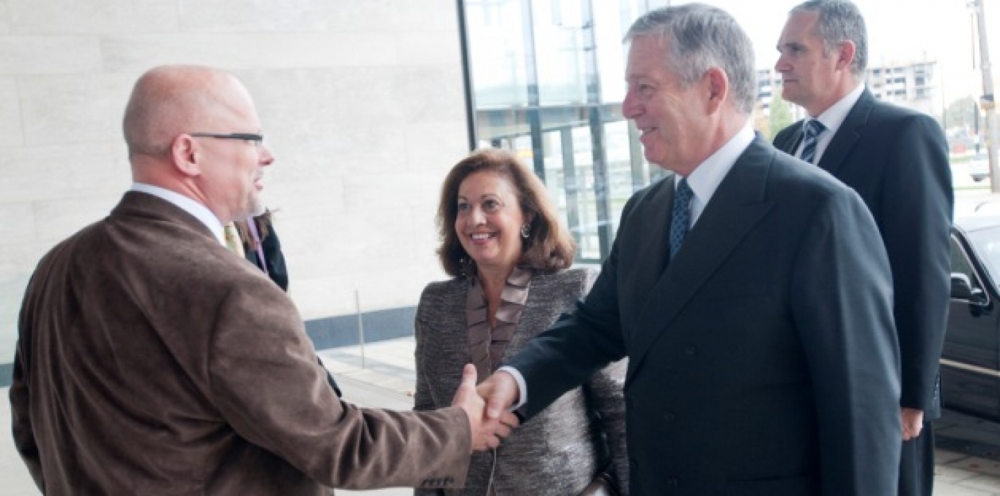 CIGI's Vice President of Public Affairs J. Fred Kuntz (left) welcomes His Royal Highness Crown Prince Alexander II and Her Royal Highness Crown Princess Katherine to the CIGI Campus. (Lisa Malleck/CIGI)