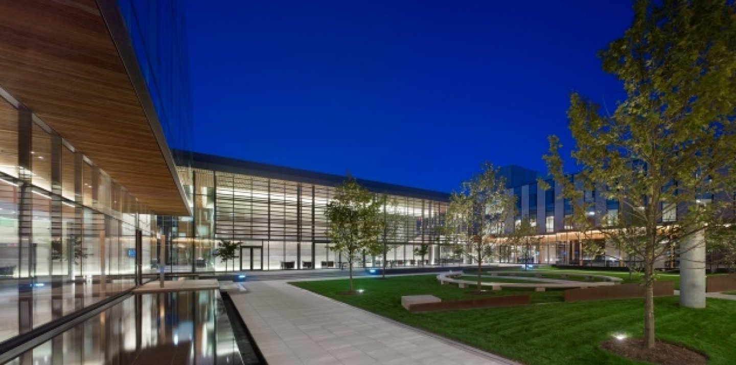 (CIGI Courtyard / Tom Arban)
