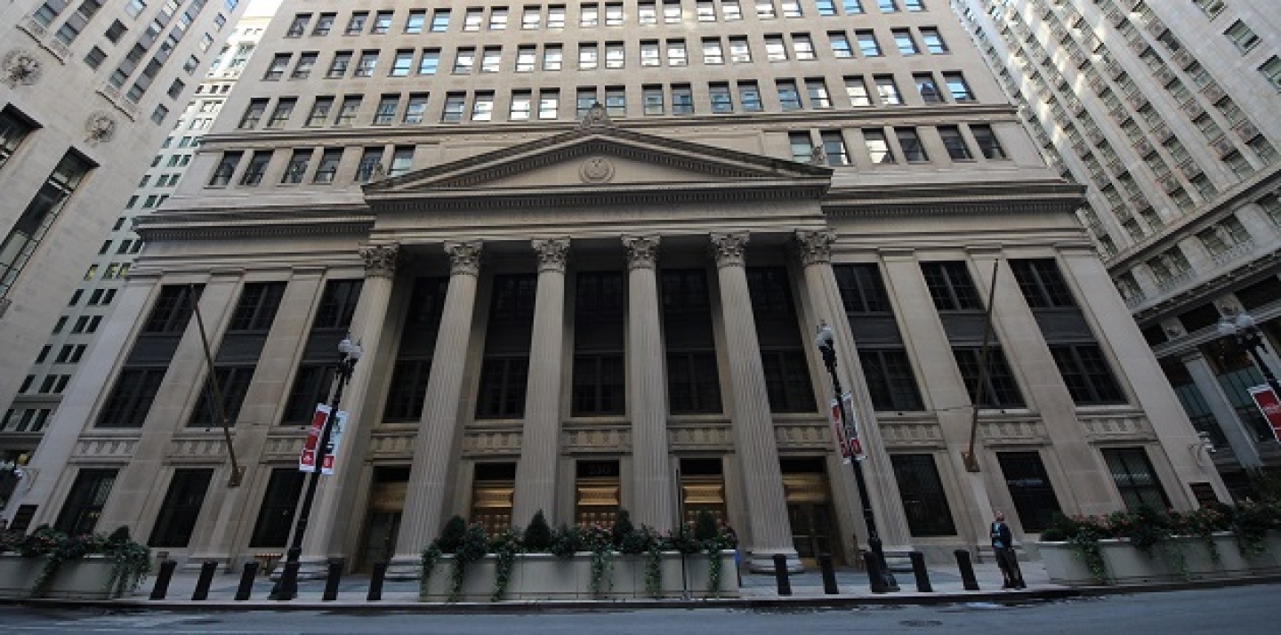 The Federal Reserve Bank of Chicago's entrance is on LaSalle Street. (Wikimedia Commons/User:TonyTheTiger) (CC BY-SA 3.0)