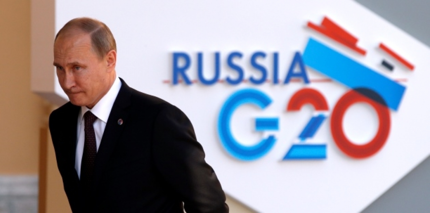 Russia's President Vladimir Putin waits for the arrival of G-20 leaders at the Konstantin Palace in St. Petersburg, Russia on Thursday, Sept. 5, 2013. (AP Photo/Alexander Zemlianichenko)