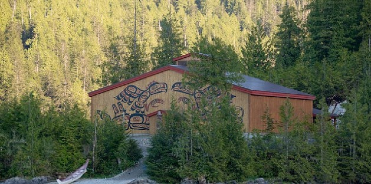 Bighouse and Ceremonial Canoe, Klemtu, BC. (Photo by A.Davey via Flickr CC)