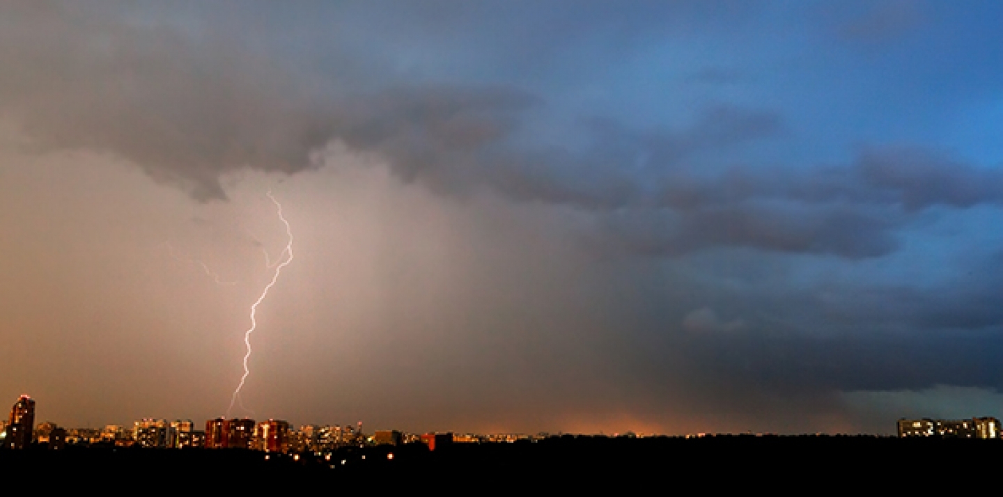 A heavy storm rolls over the financial district. (Shutterstock)