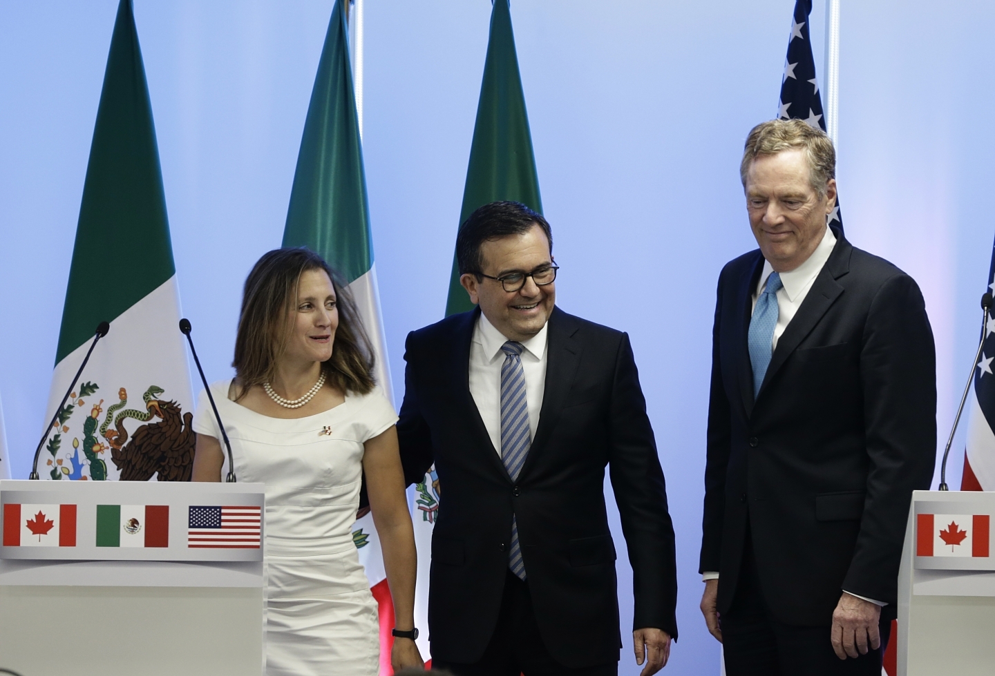 Canadian Foreign Affairs Minister Chrystia Freeland, Mexico's Secretary of Economy Ildefonso Guajardo Villarreal and US Trade Representative Robert Lighthizer, take part in a press conference during an early round of NAFTA renegotiation in September 2017. (AP Photo/Marco Ugarte)