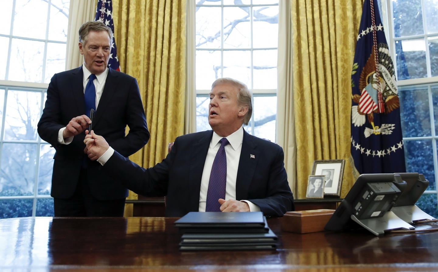 President Donald Trump and Trade Representative Robert Lighthizer in the Oval Office. (AP Photo/Carolyn Kaster)