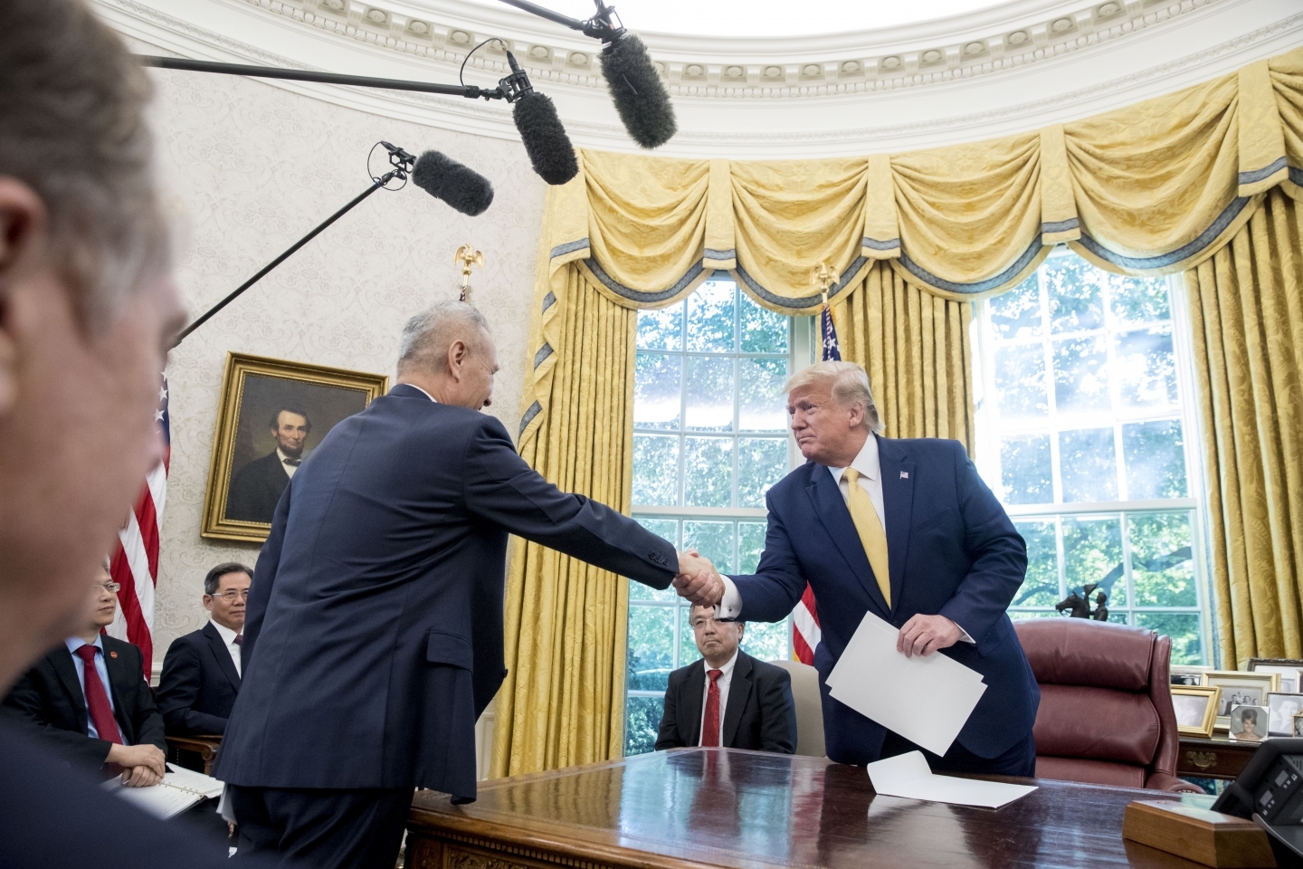President Donald Trump shakes hands with Chinese Vice Premier Liu He after being given a letter in the Oval Office of the White House in Washington, October 11, 2019. (AP Photo/Andrew Harnik)