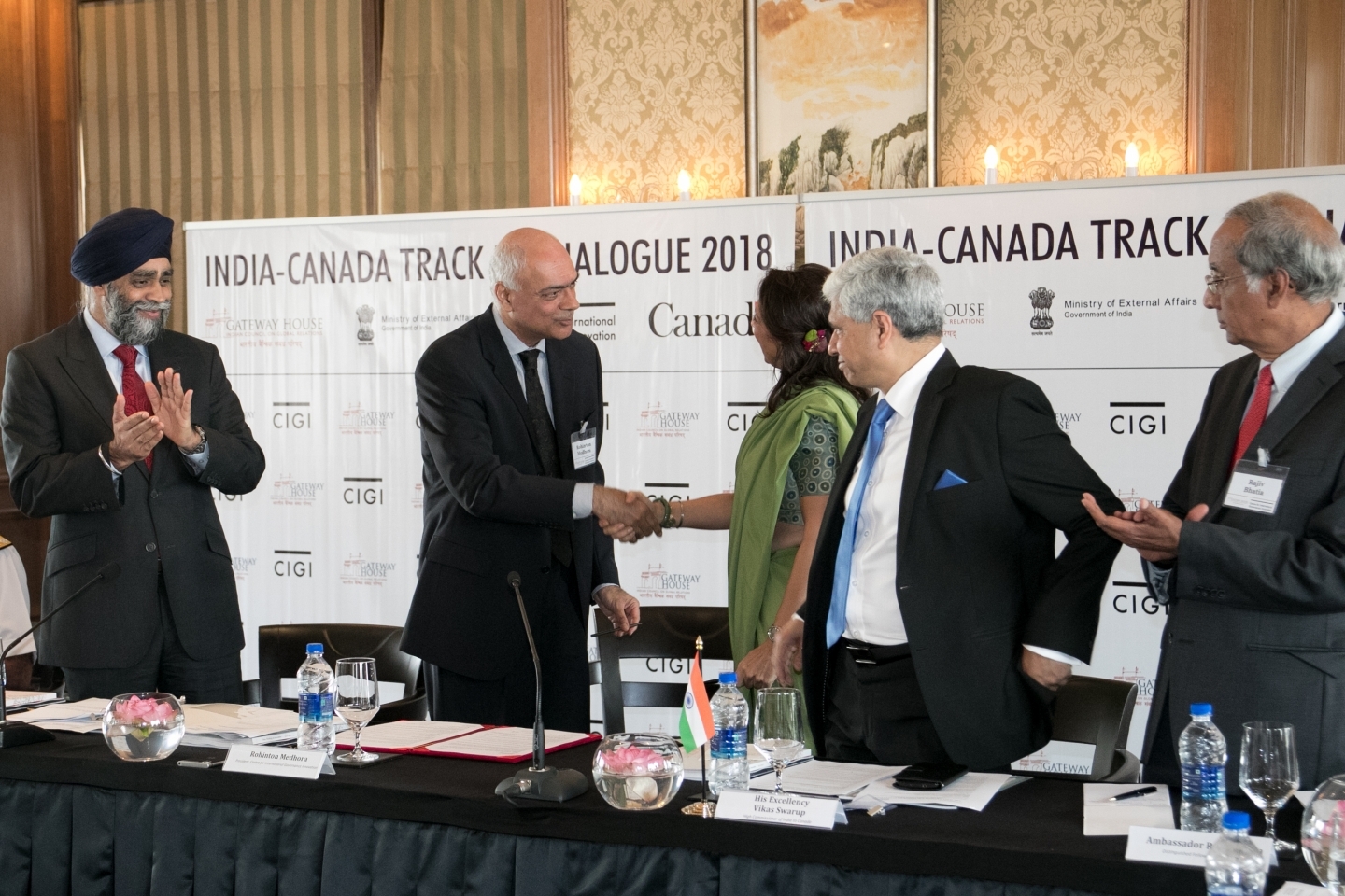 Rohinton Medhora, CIGI president and Manjeet Kripalani, Gateway House co-founder and executive director, shake hands at the February 2018 official launch of the Canada-India Track 1.5 Dialogue on Innovation, Growth and Prosperity . Photograph by Virpratap Vikram Singh.