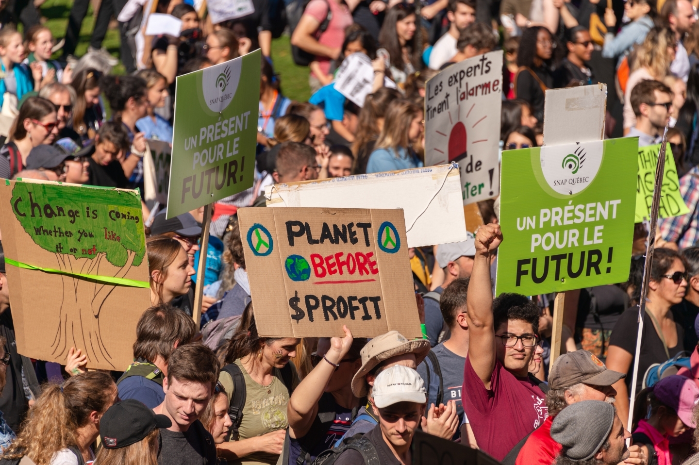 Demonstrators take part in the Montreal Climate March. (Shutterstock)