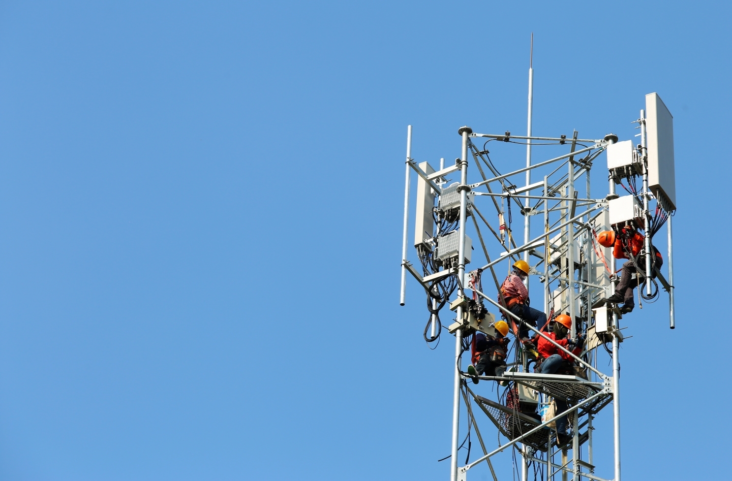 Technicians install 5G infrastructure. (Shutterstock)