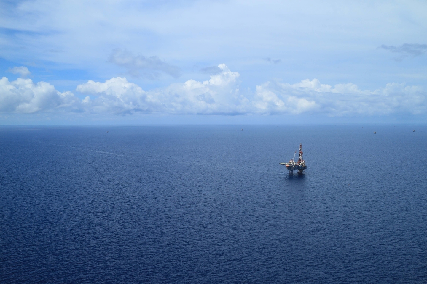 Deep sea drilling. (Shutterstock)