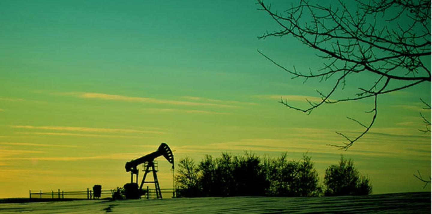 Small oil rig in Alberta, Canada. (Original photo by Mark Iocchelli via Flickr CC)