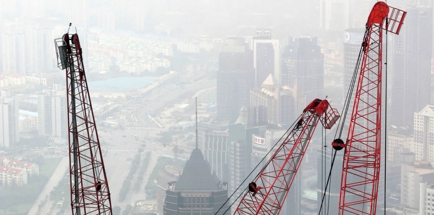 Construction cranes above the Shanghai skyline. (Stock Photo: Pixabay/User:Peggy_Marco)