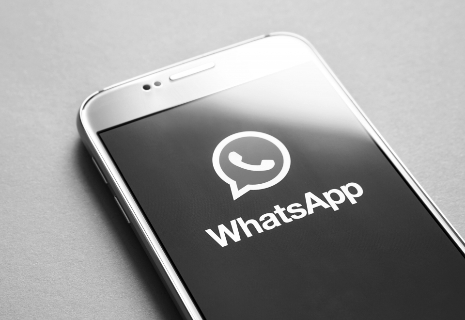Messaging apps that are end-to-end encrypted, such as WhatsApp, increase the risks of misinformation and impersonation of election administrators. (Photo: Tero Vesalainen / Shutterstock.com)
