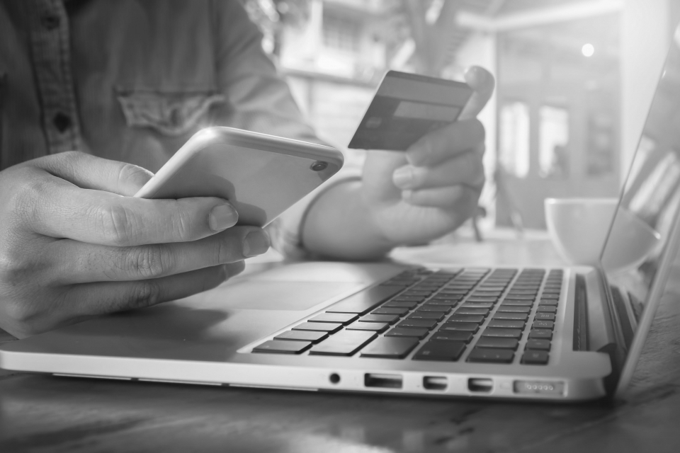 The typical end-user of financial services such as an online chequing account prefers convenience over security. (Photo: Shutterstock.com)