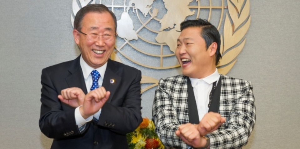 UN Secretary-General Ban Ki-moon (left) attempts one of the dance moves made famous by Psy (right), singer from the Republic of Korea, during their meeting. (UN Photo/Eskinder Debebe)