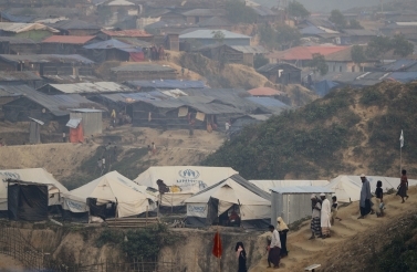 Rohingya Muslim men and women walk through Kutupalong refugee camp in Bangladesh. (AP Photo/Wong Maye-E)