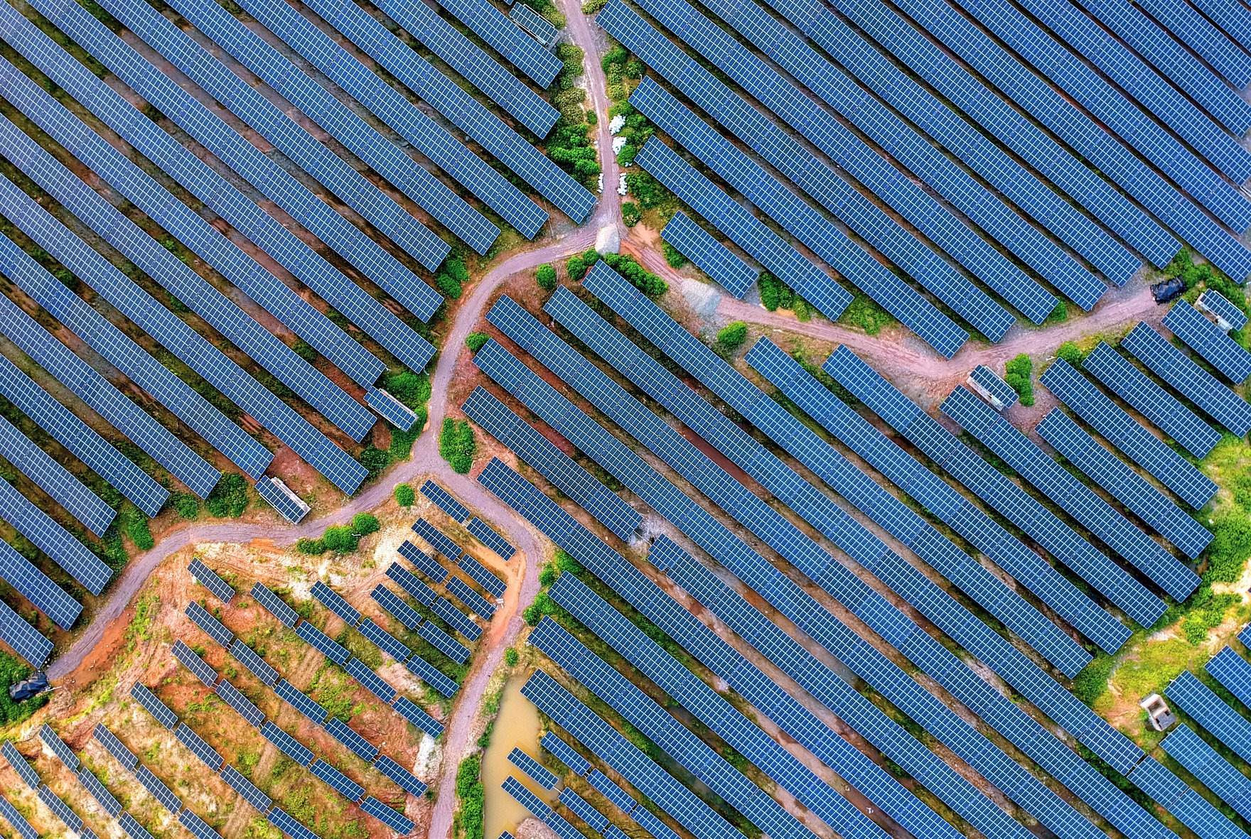 2019-06-16T120000Z_1907147011_MT1IMGCNBJL10903323_RTRMADP_3_CHINA-JIANGXI-GANZHOU-SOLAR-POWER.JPG