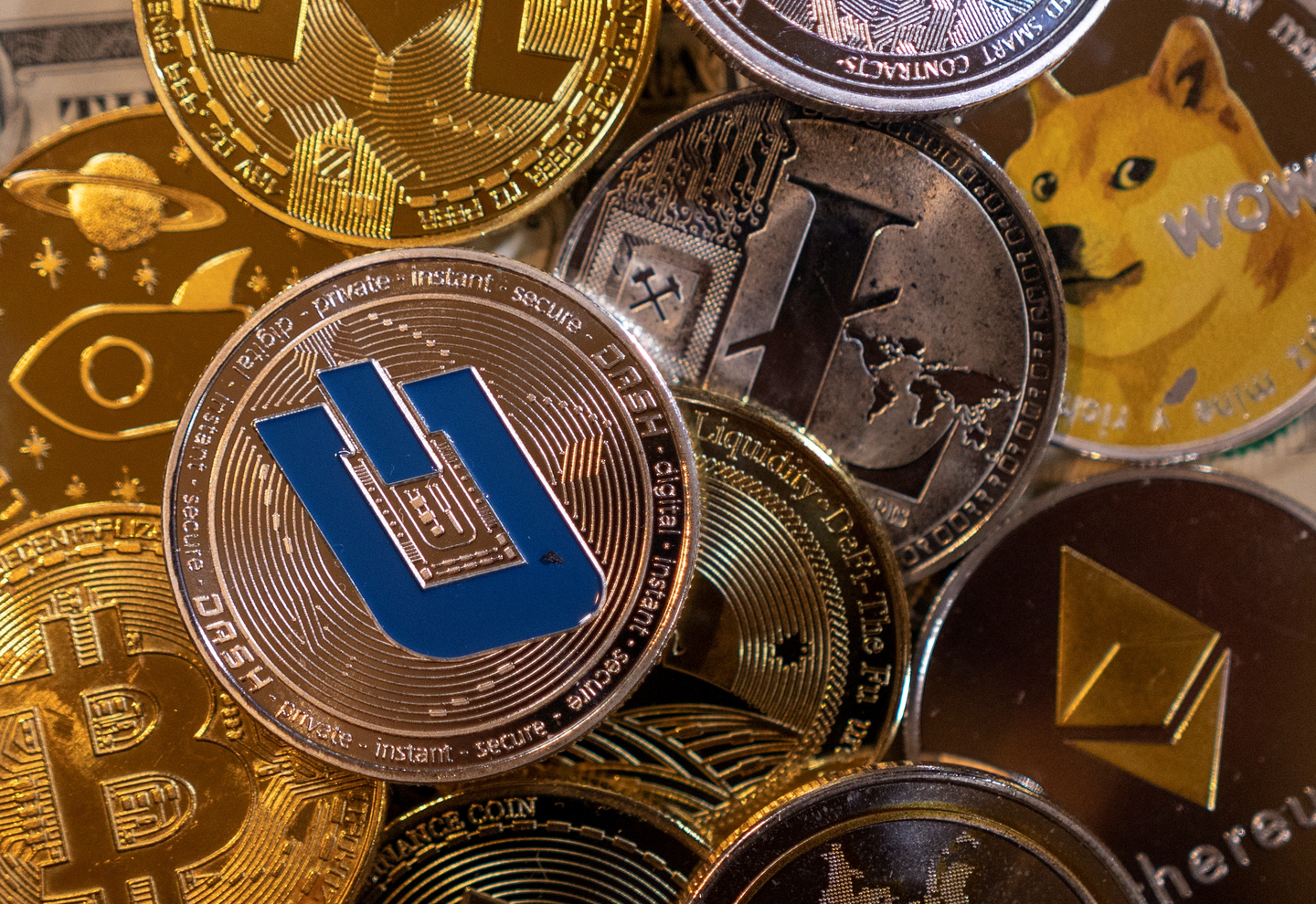 2021-12-07T103245Z_2_LYNXMPEHB60FO_RTROPTP_4_FINTECH-CRYPTOCURRENCY-INDIA-2.png
