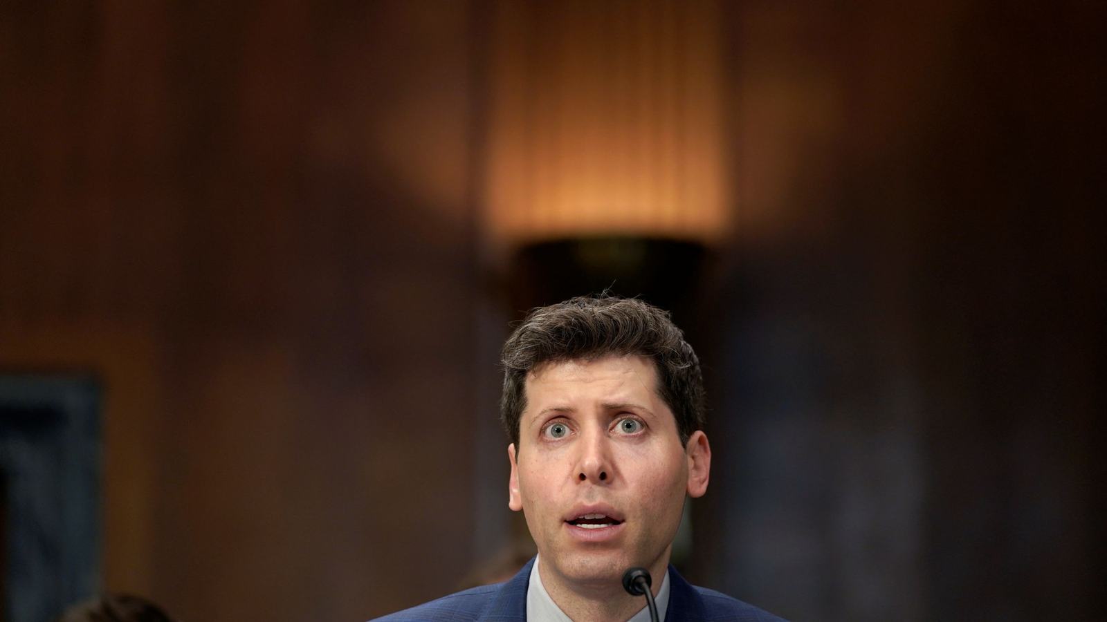 Should AI Companies Be Compelled to Report Violent Threats?