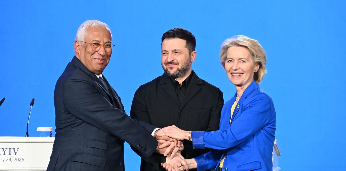Ukrainian President Volodymyr Zelensky, EU Commission President Ursula von der Leyen and EU Council President António Costa shake hands after a press conference on February 24, 2026. (Ansgar Haase/REUTERS)
