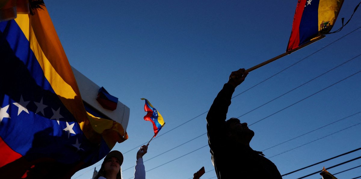 The US plan has the potential to reconnect Venezuela with the global economy, but carries significant risks.(Marco Bello/REUTERS)