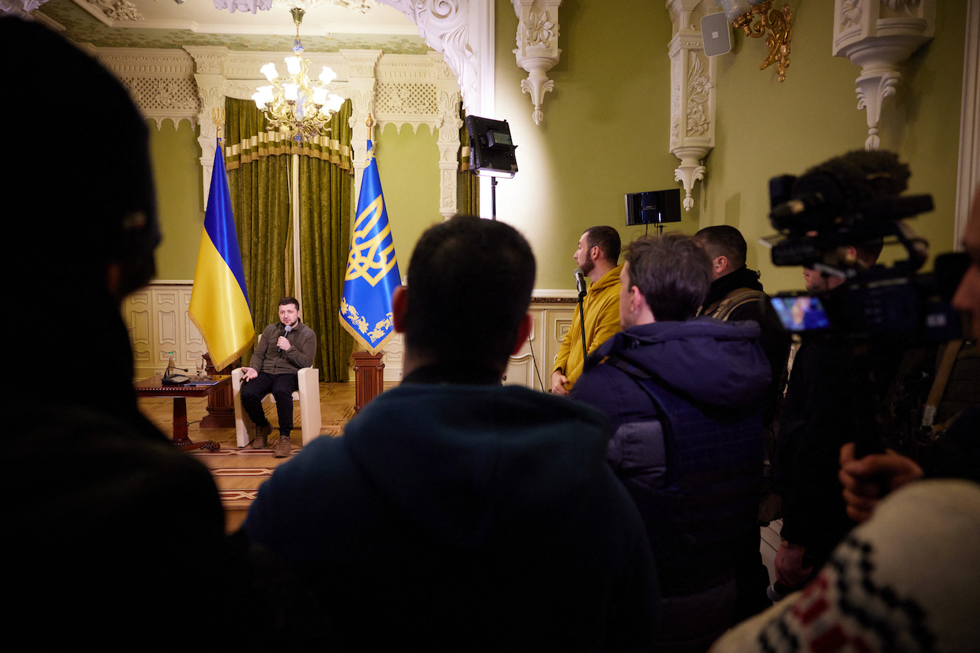 The Russia-Ukraine Information Warfare on Alternative Social Media